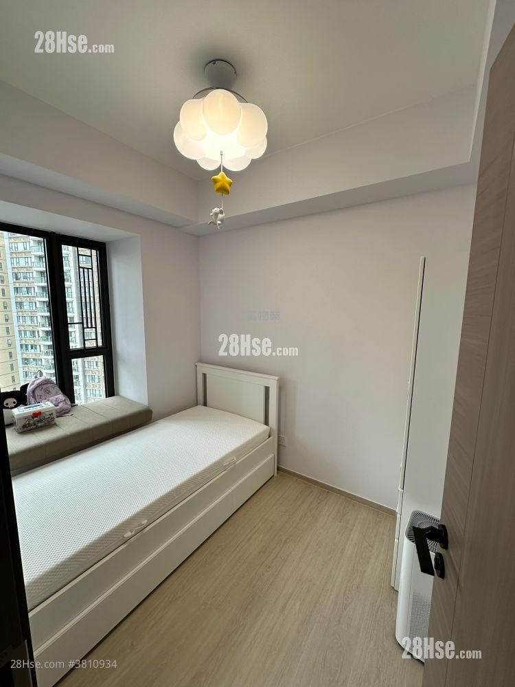 Yoho Midtown Sell 4 Bedrooms , 3 Bathrooms 915 ft²