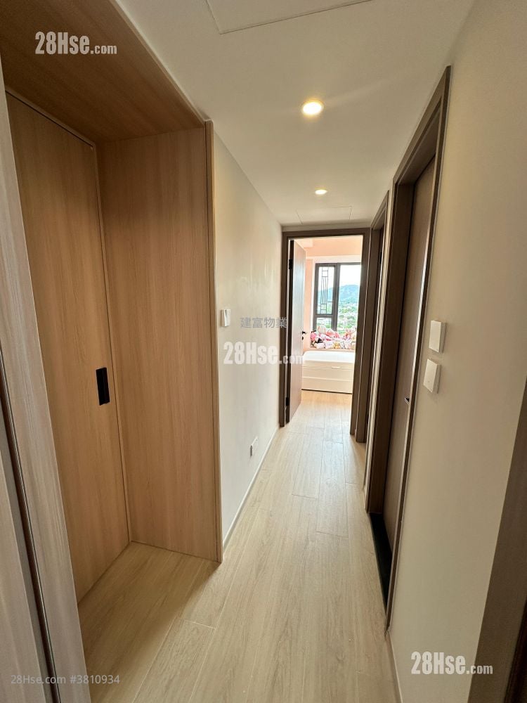 Yoho Midtown Sell 4 Bedrooms , 3 Bathrooms 915 ft²