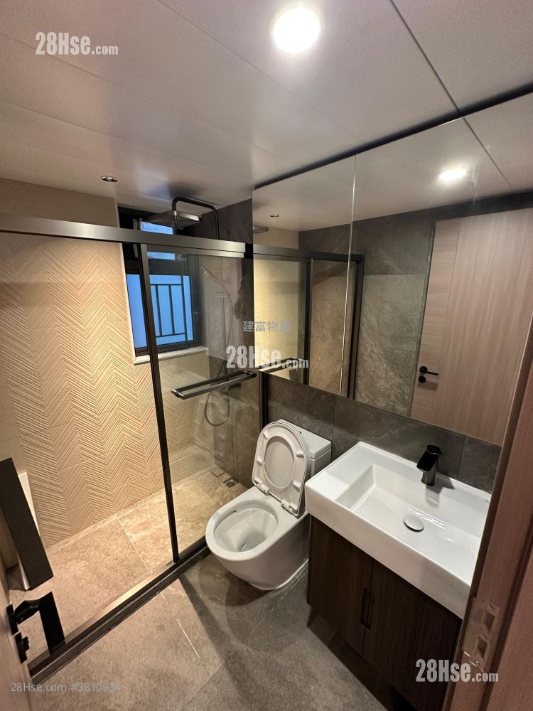 Yoho Midtown Sell 4 Bedrooms , 3 Bathrooms 915 ft²