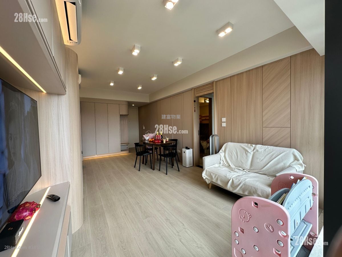 Yoho Midtown Sell 4 Bedrooms , 3 Bathrooms 915 ft²