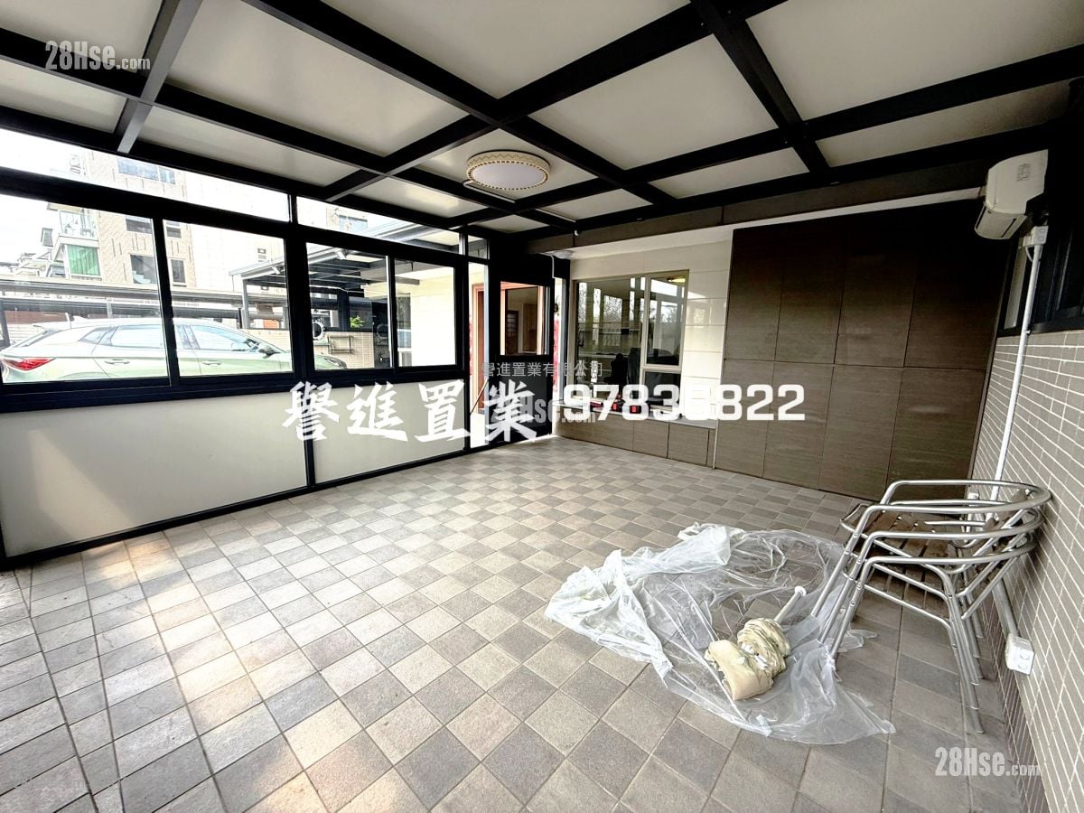 村屋 租盘 5+ 房 , 2 浴室 700 平方尺