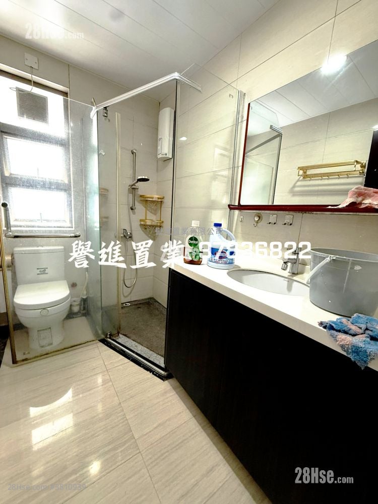 村屋 租盘 5+ 房 , 2 浴室 700 平方尺