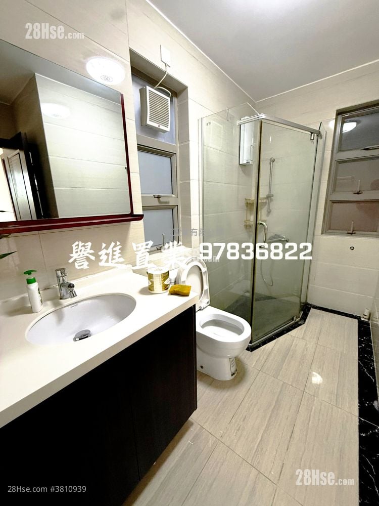 村屋 租盘 5+ 房 , 2 浴室 700 平方尺