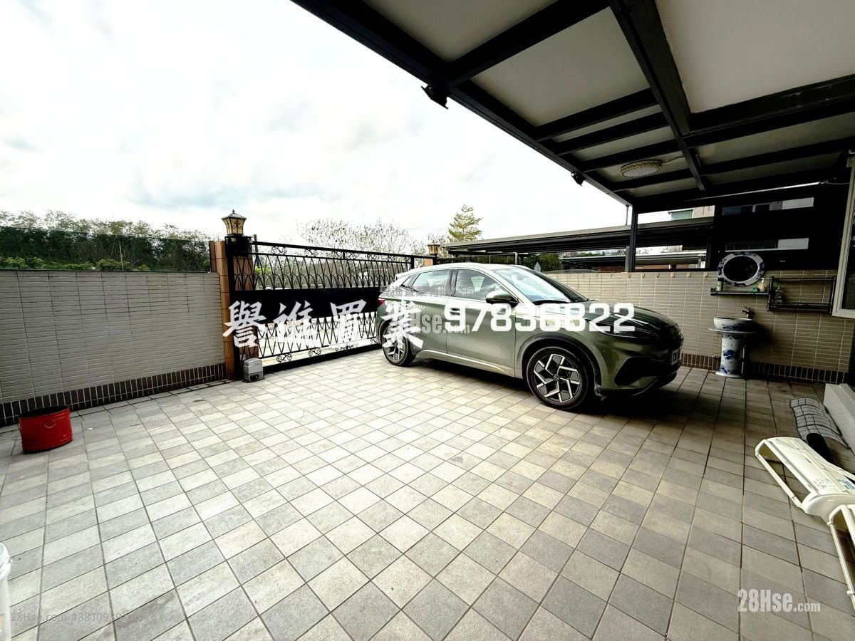 村屋 租盘 5+ 房 , 2 浴室 700 平方尺