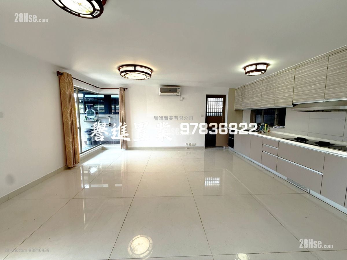 村屋 租盘 5+ 房 , 2 浴室 700 平方尺