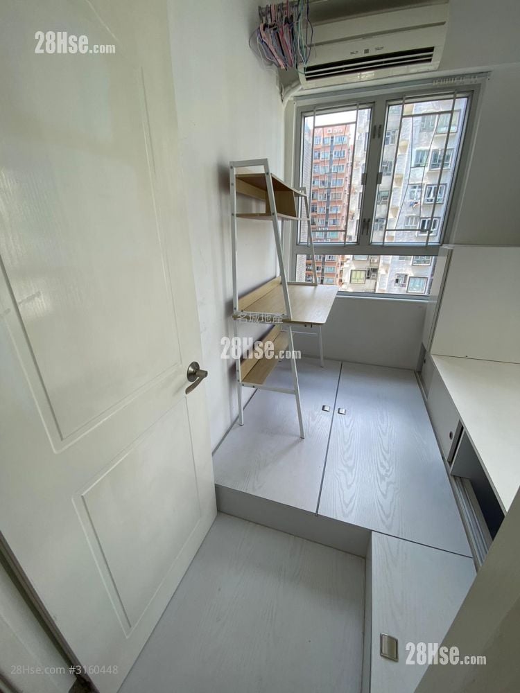 Golden Lion Garden Rental 2 Bedrooms , 1 Bathroom 270 ft²