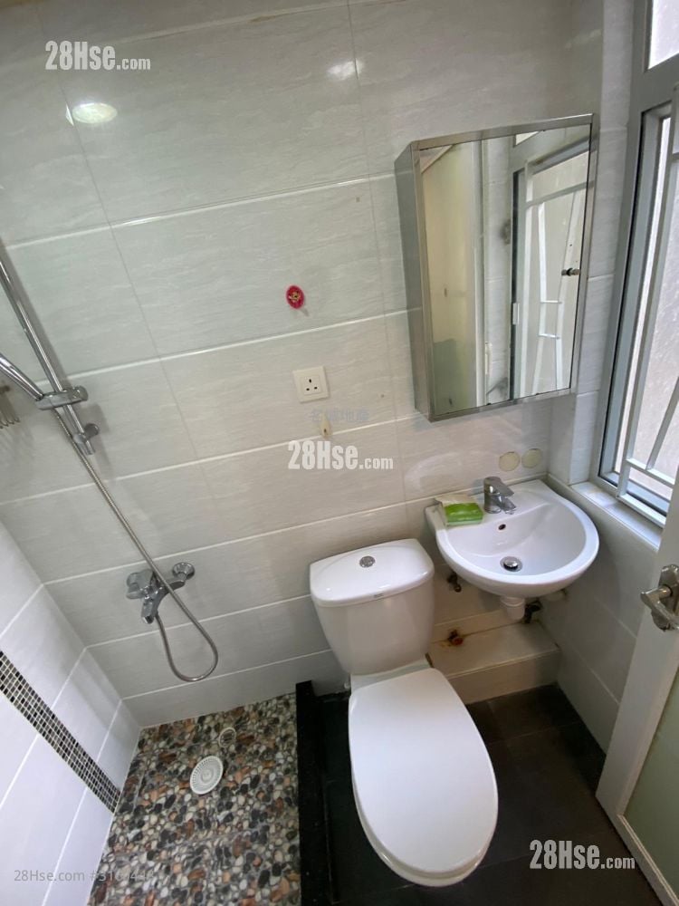 Golden Lion Garden Rental 2 Bedrooms , 1 Bathroom 270 ft²