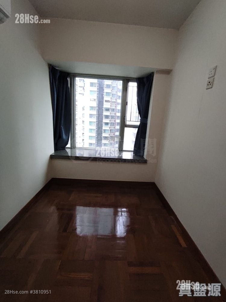 Metro Harbour View Sell 2 Bedrooms 322 ft²