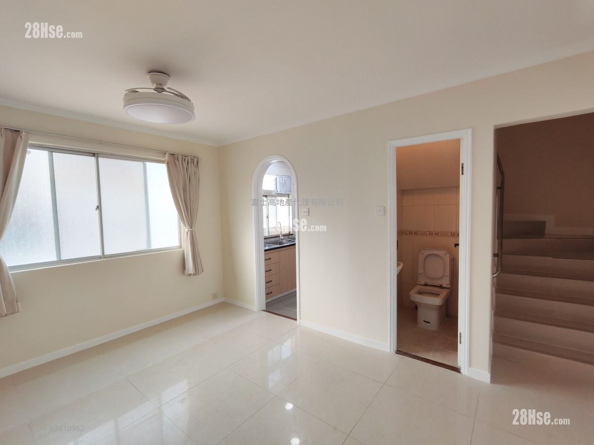 Fairview Park Rental 3 Bedrooms , 2 Bathrooms 950 ft²