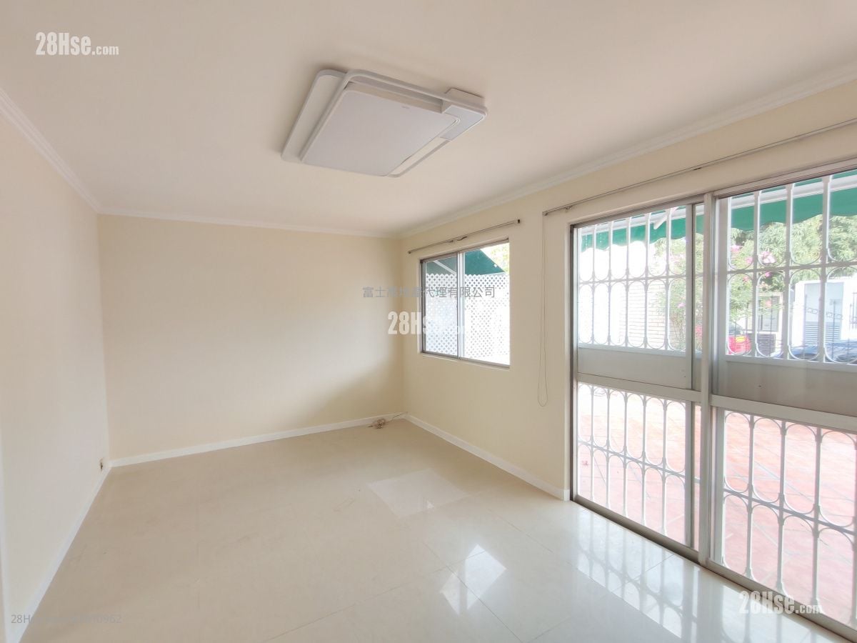 Fairview Park Rental 3 Bedrooms , 2 Bathrooms 950 ft²