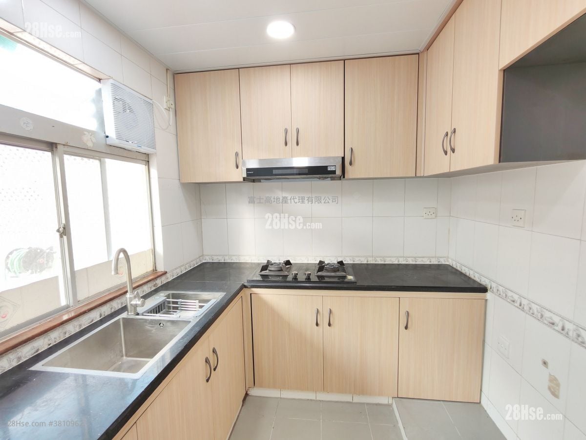 Fairview Park Rental 3 Bedrooms , 2 Bathrooms 950 ft²