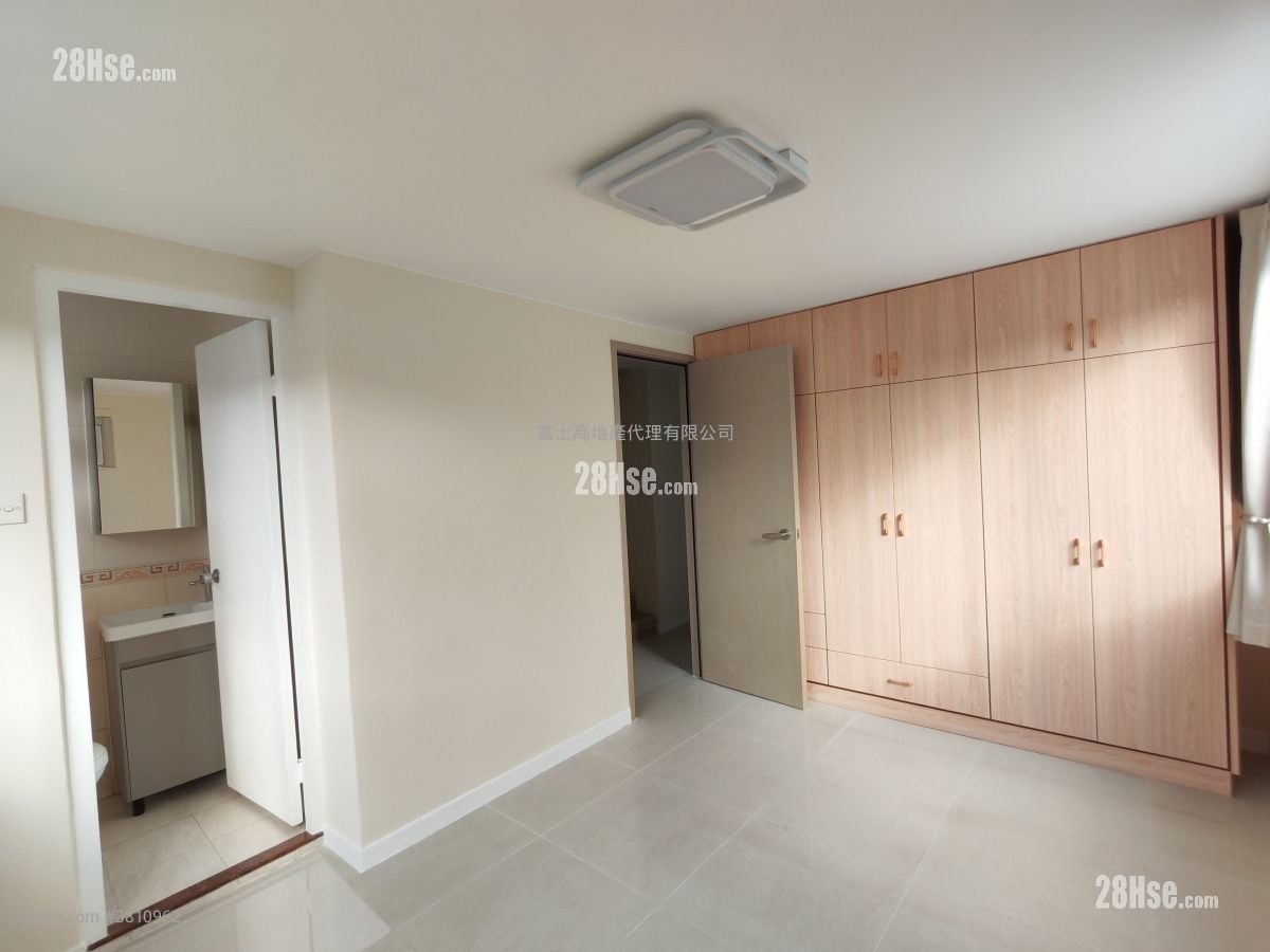 Fairview Park Rental 3 Bedrooms , 2 Bathrooms 950 ft²