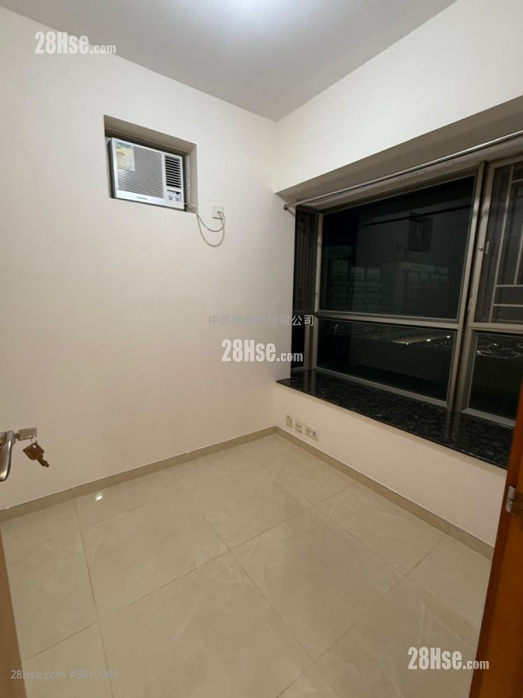 Yoho Town Sell 2 Bedrooms , 1 Bathroom 393 ft²