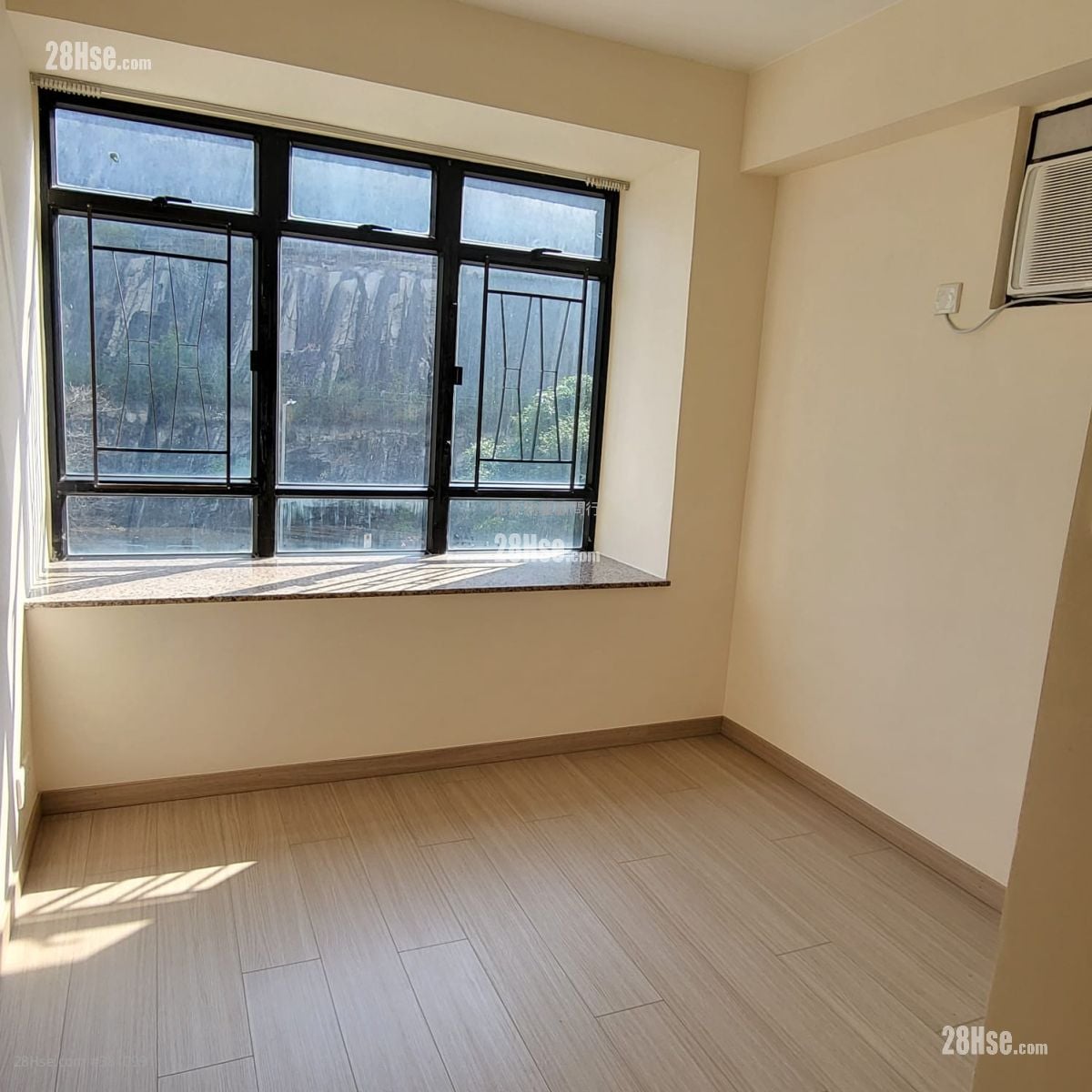 康怡花園 租盤 2 房 , 1 浴室 555 平方呎