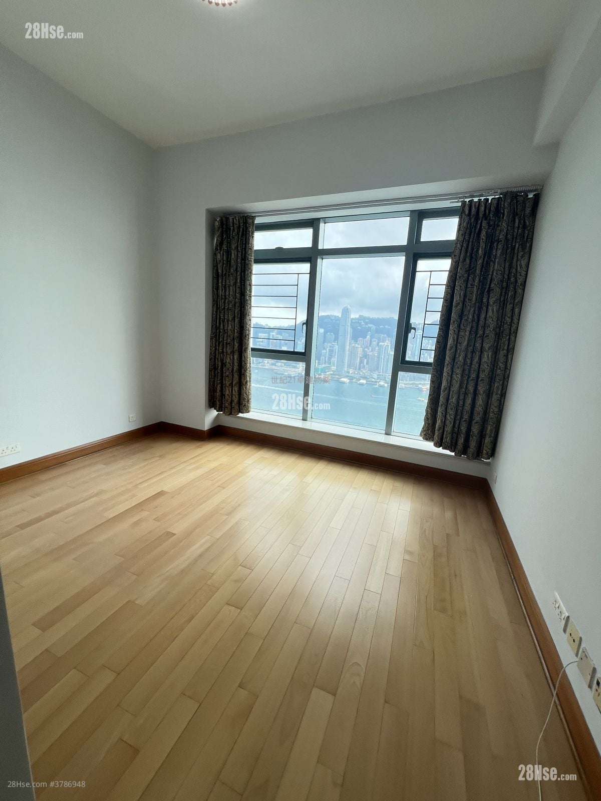 君临天下 租盘 4 房 , 3 浴室 2,334 平方尺