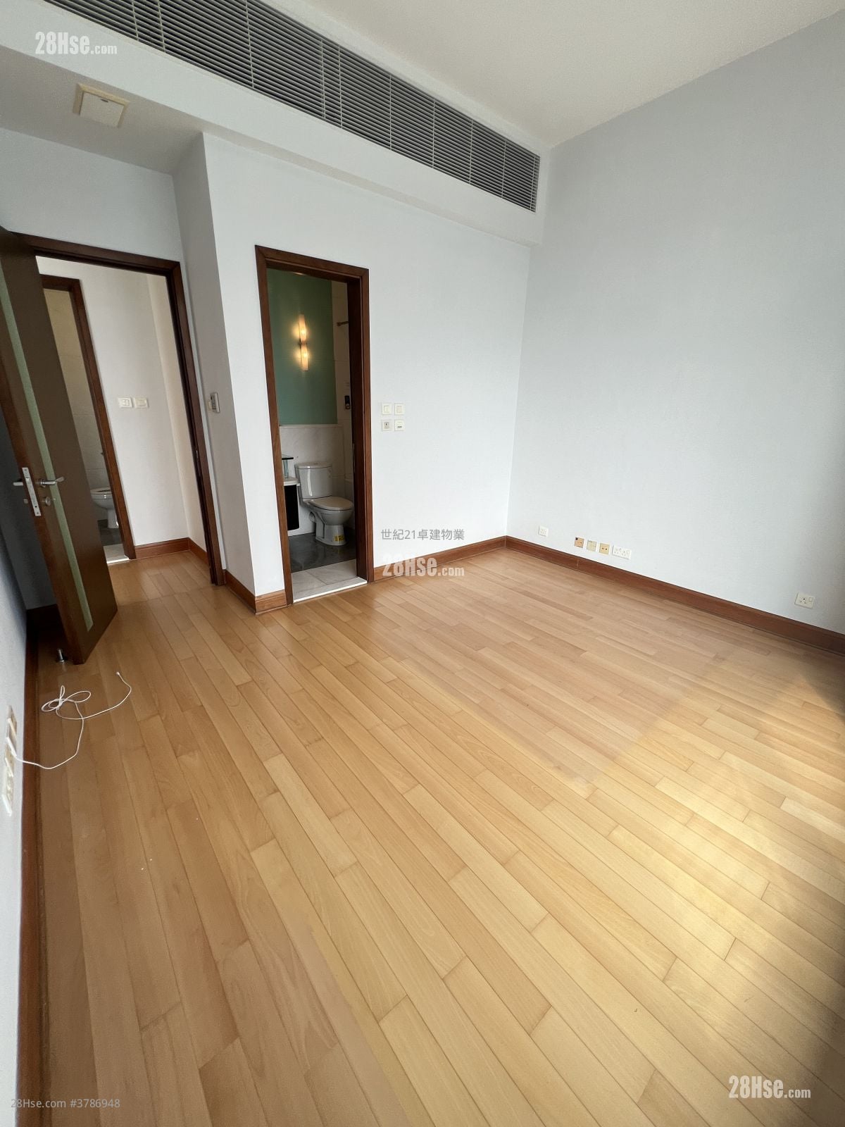 君临天下 租盘 4 房 , 3 浴室 2,334 平方尺