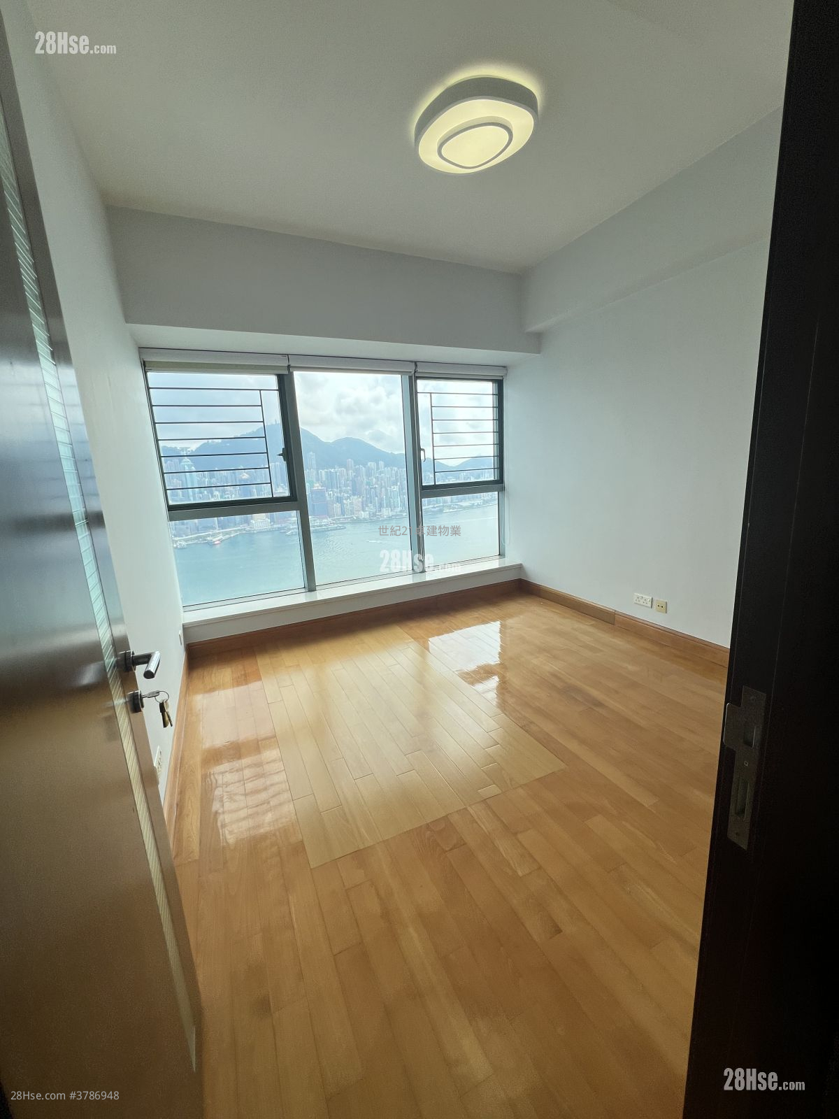 君临天下 租盘 4 房 , 3 浴室 2,334 平方尺