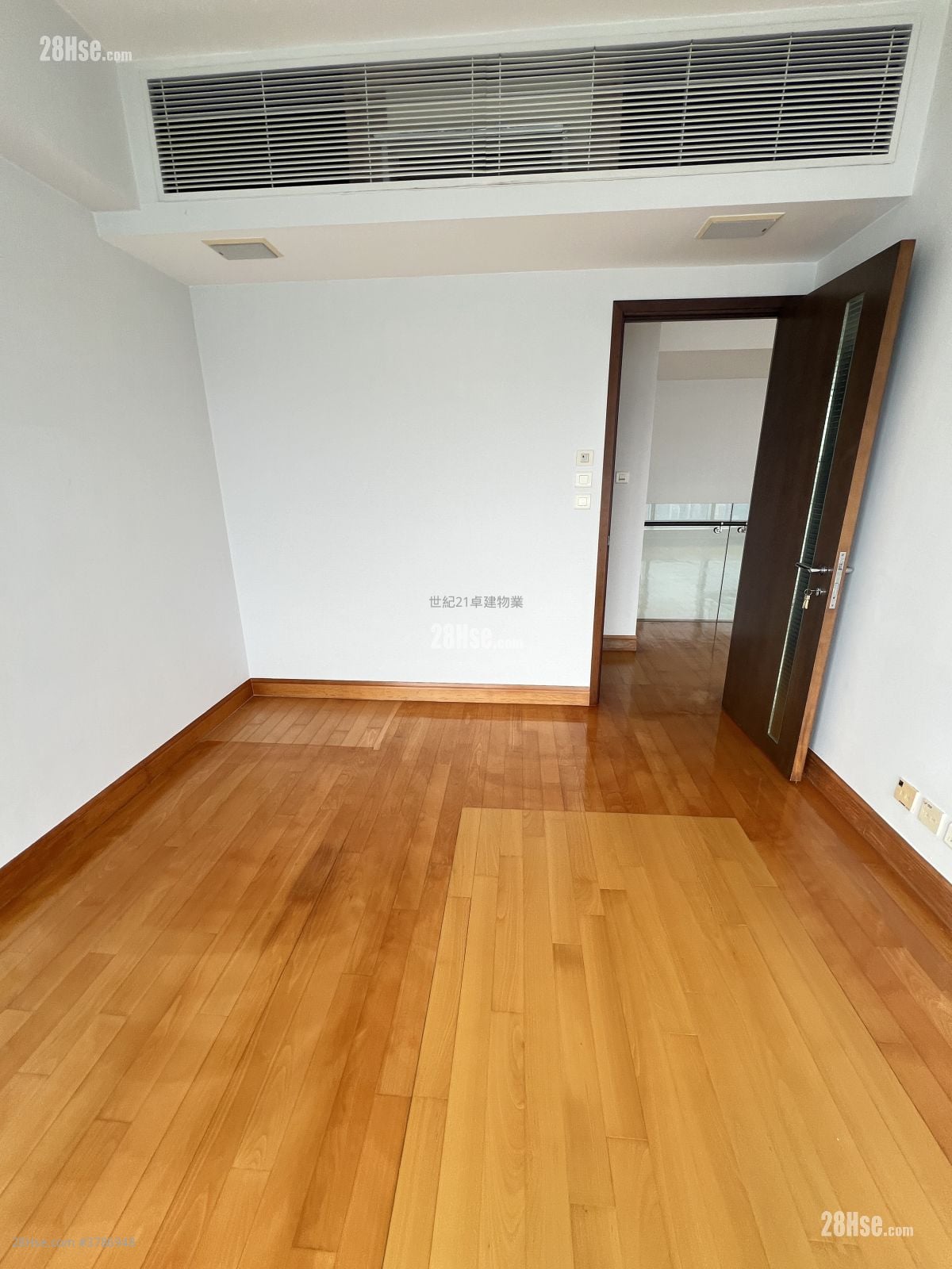 君临天下 租盘 4 房 , 3 浴室 2,334 平方尺