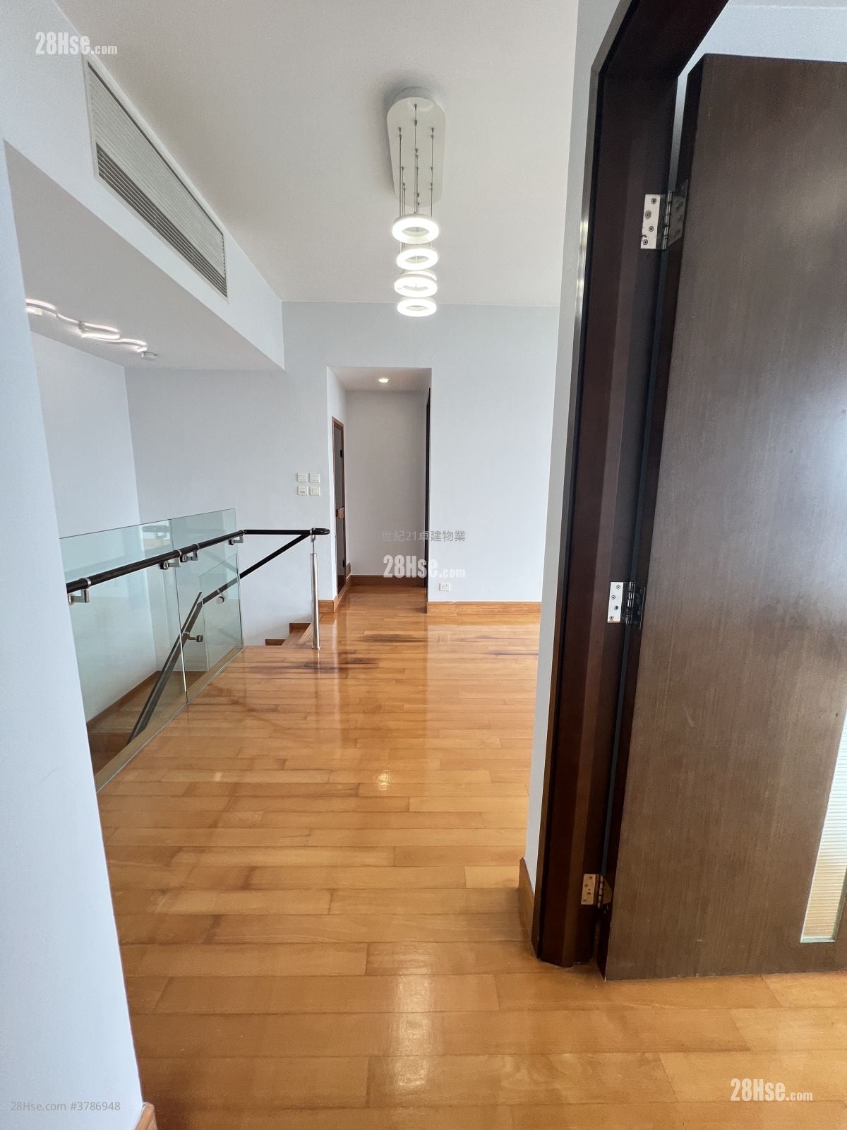 君临天下 租盘 4 房 , 3 浴室 2,334 平方尺