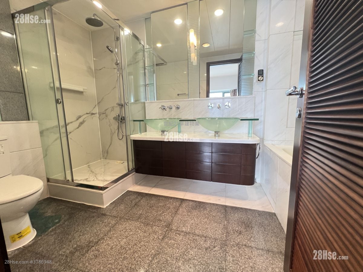 君临天下 租盘 4 房 , 3 浴室 2,334 平方尺