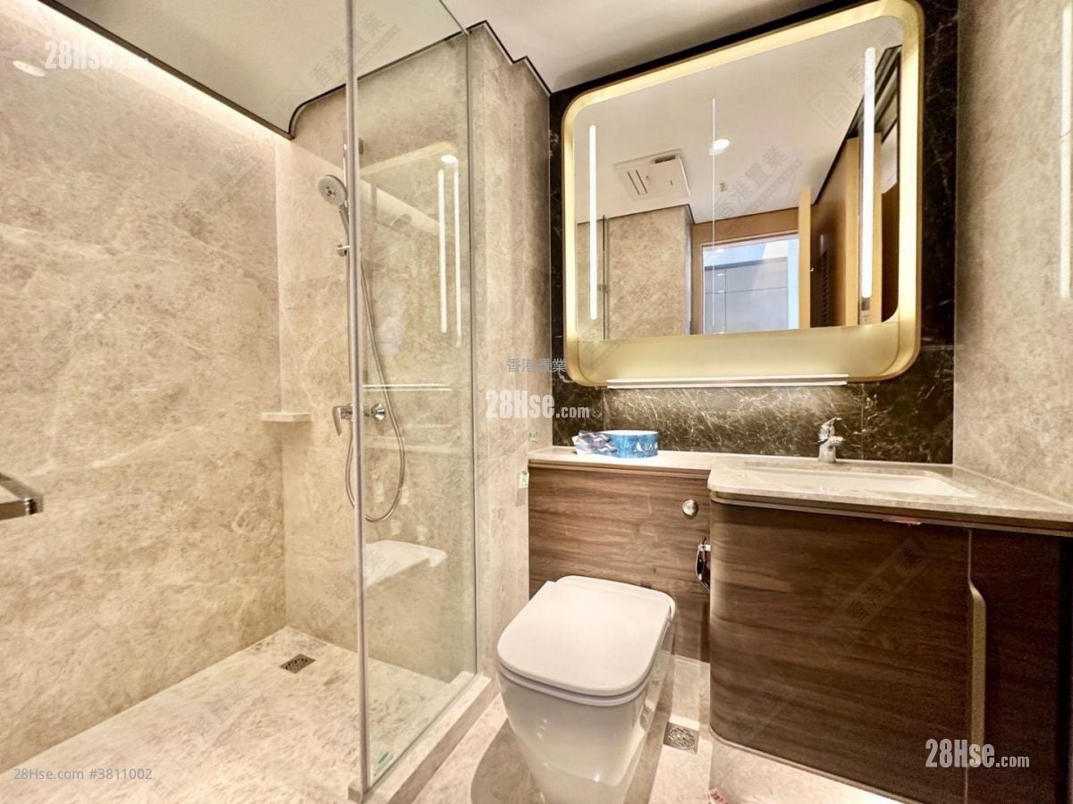 bathroom: The Southside Sell 1 Bedroom , 1 Bathroom 335 ft²