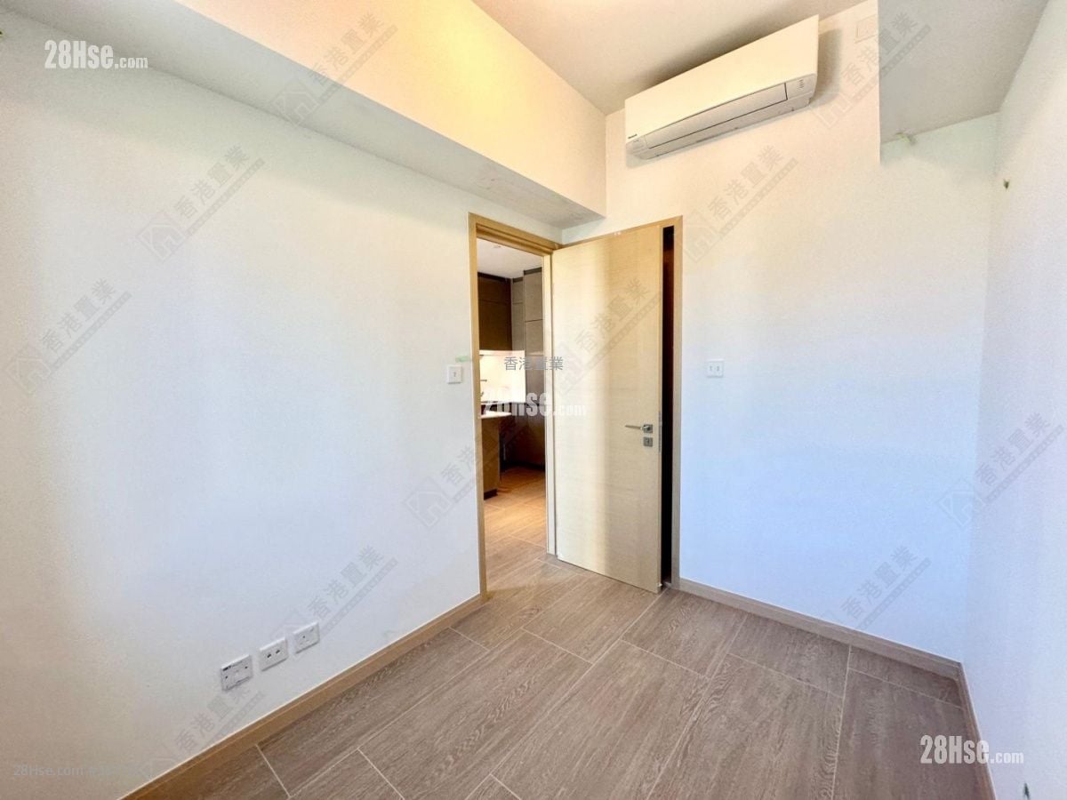 bedroom 1: The Southside Sell 1 Bedroom , 1 Bathroom 335 ft²