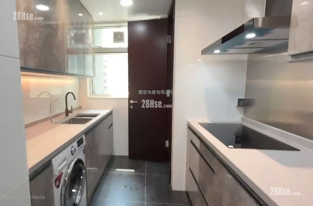 The Legend Sell 3 Bedrooms , 1 Bathroom 867 ft²