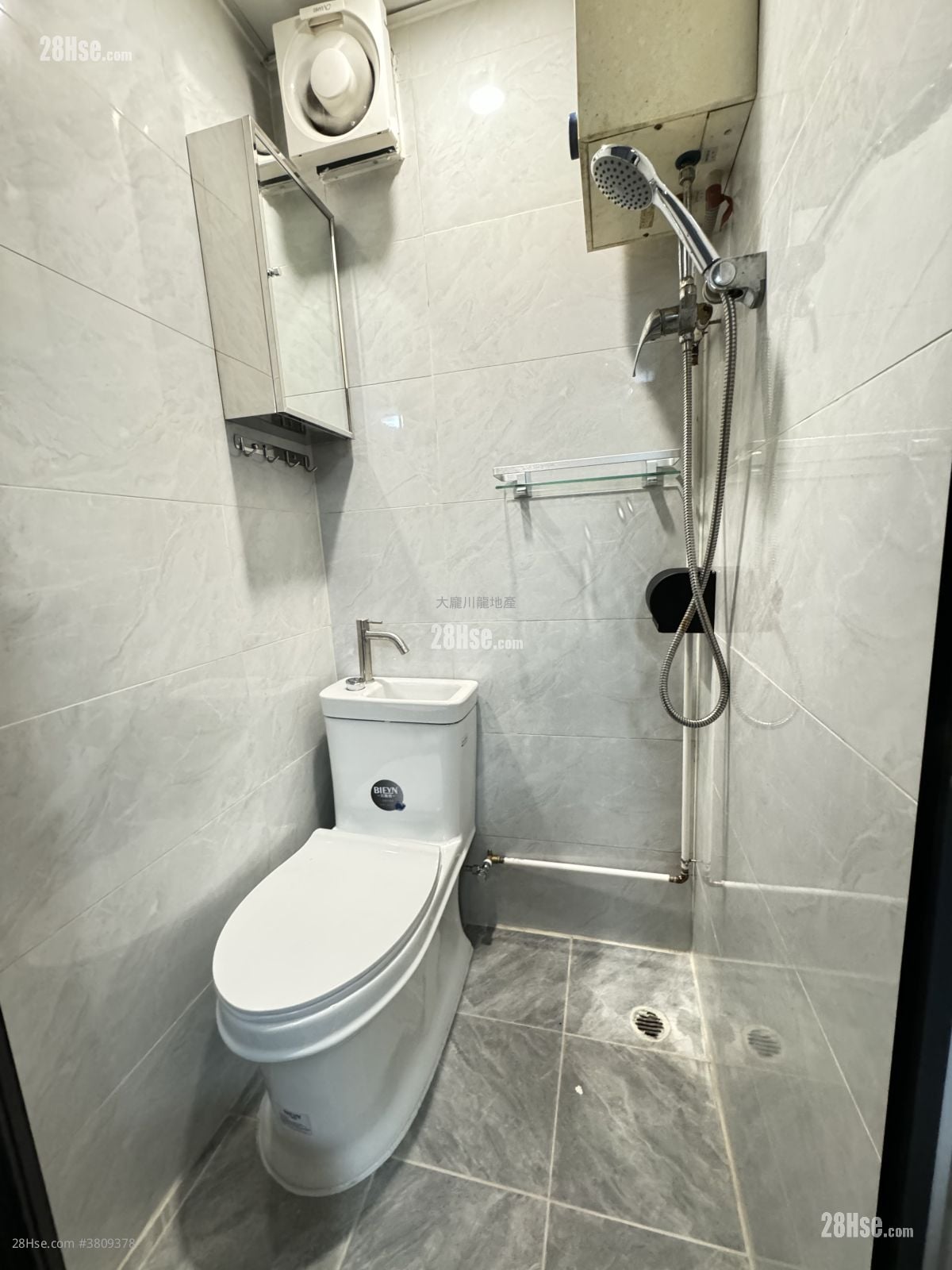 唐樓 租盤 220 平方呎