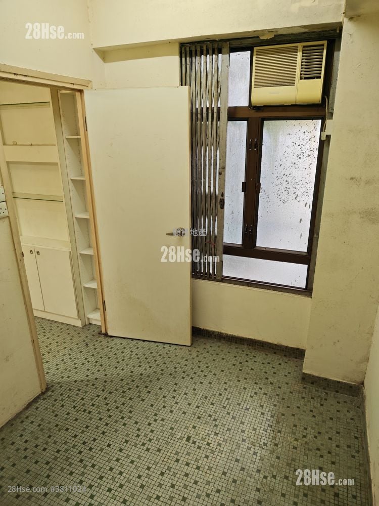 Overseas Trust Bank Building Sell 2 Bedrooms , 1 Bathroom 469 ft²