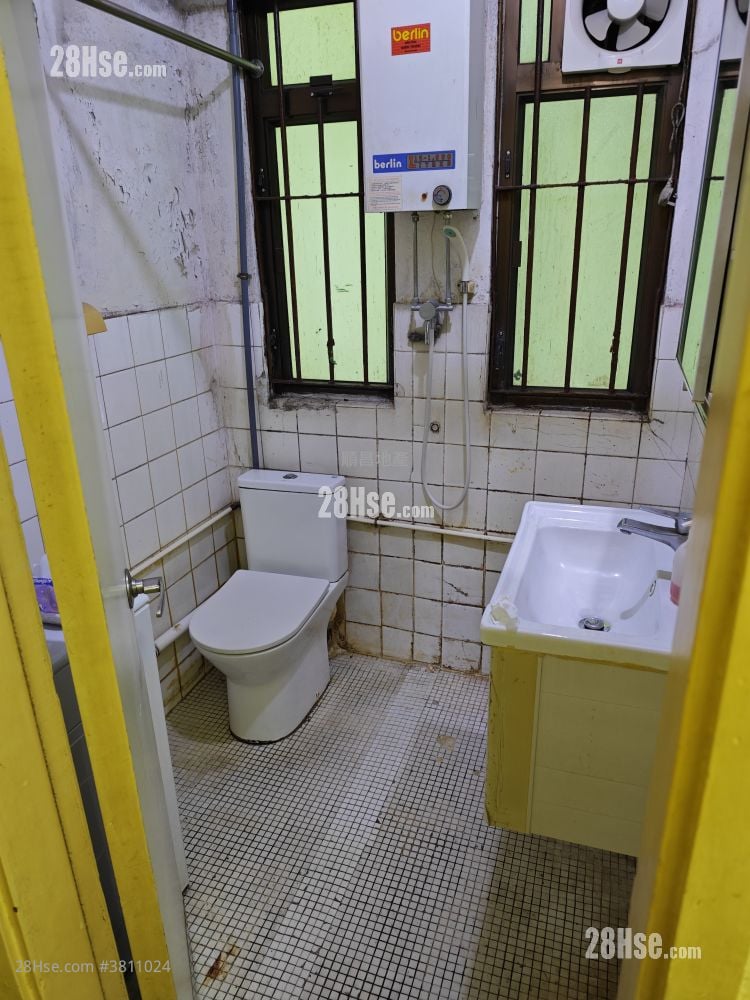 Overseas Trust Bank Building Sell 2 Bedrooms , 1 Bathroom 469 ft²