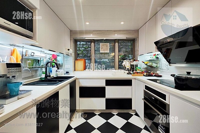 Village House Sell 3 Bedrooms , 3 Bathrooms 1,400 ft²