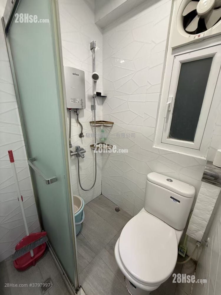 Wah Sun Building Rental 2 Bedrooms , 1 Bathroom 318 ft²