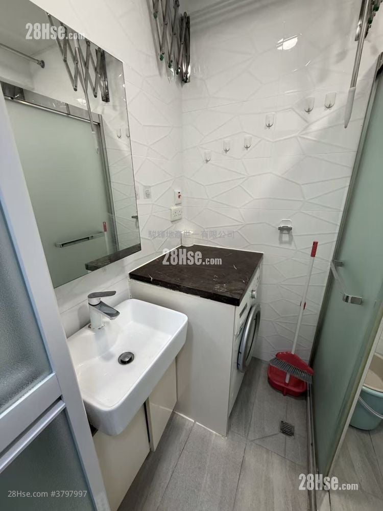 Wah Sun Building Rental 2 Bedrooms , 1 Bathroom 318 ft²