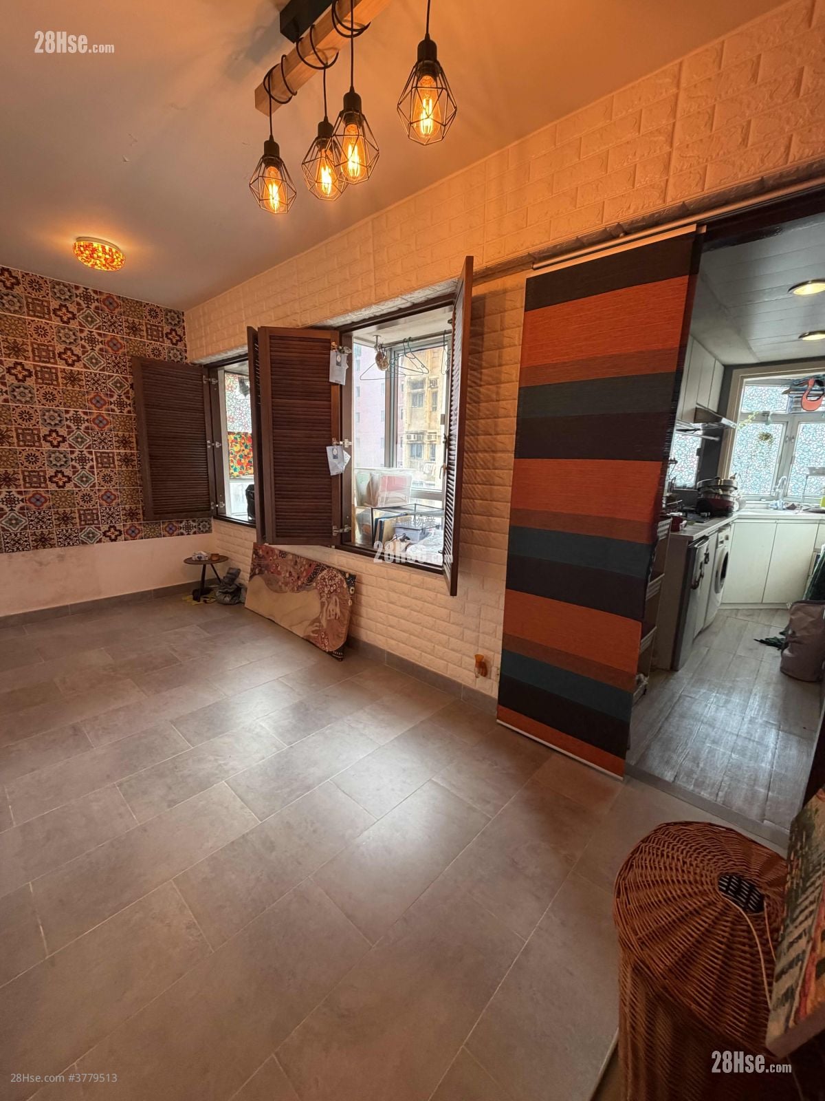 Jade Court Sell Studio , 1 Bathroom 211 ft²