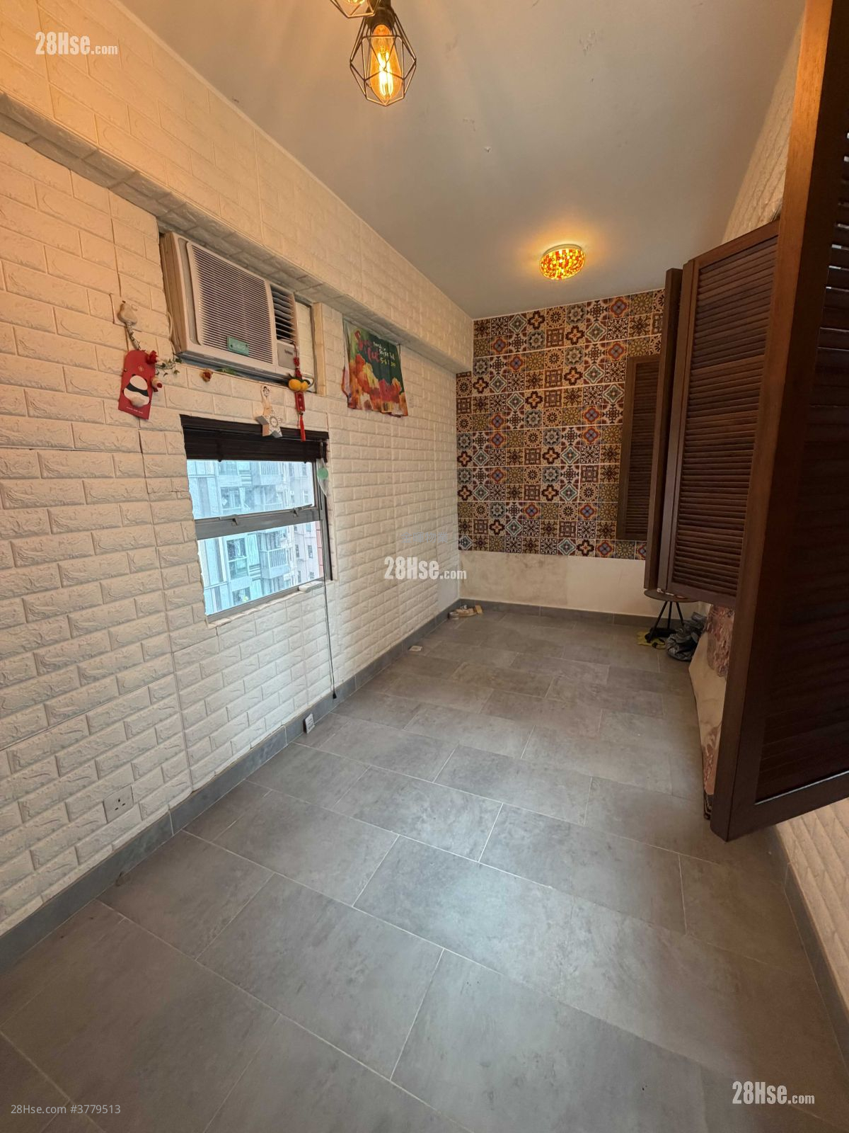 Jade Court Sell Studio , 1 Bathroom 211 ft²
