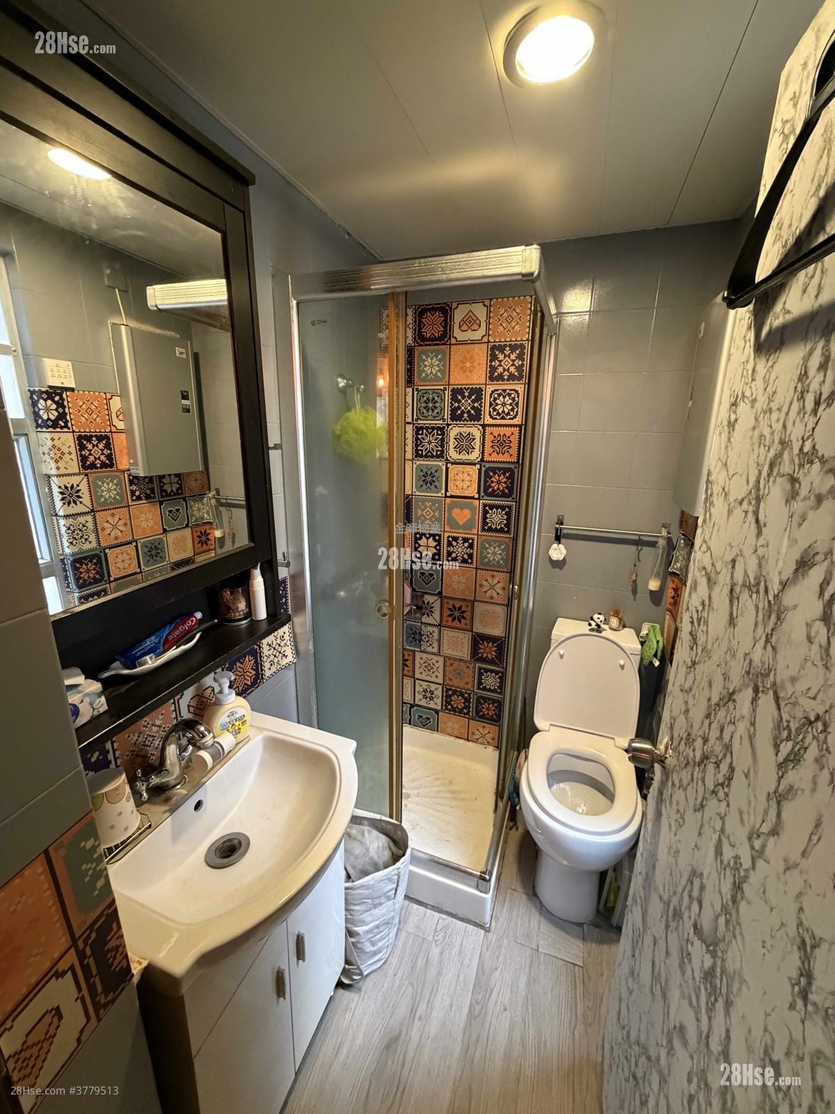 Jade Court Sell Studio , 1 Bathroom 211 ft²