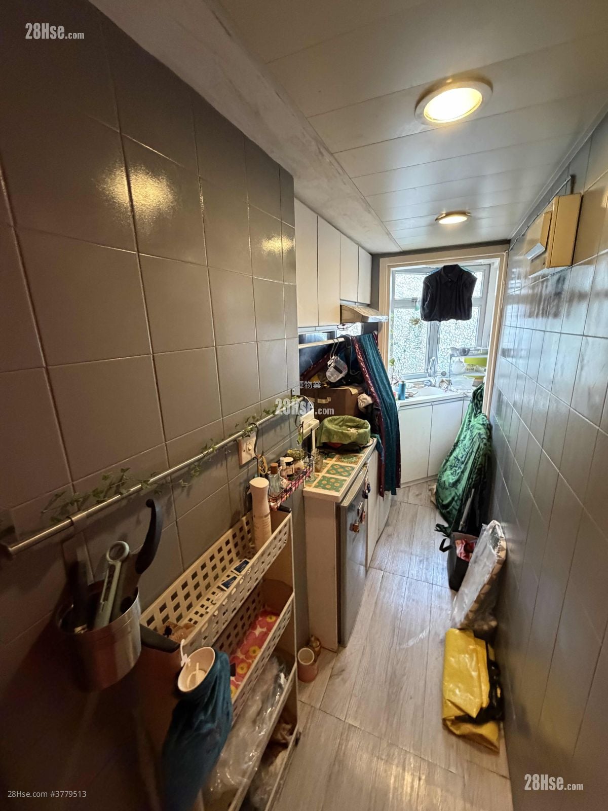 Jade Court Sell Studio , 1 Bathroom 211 ft²