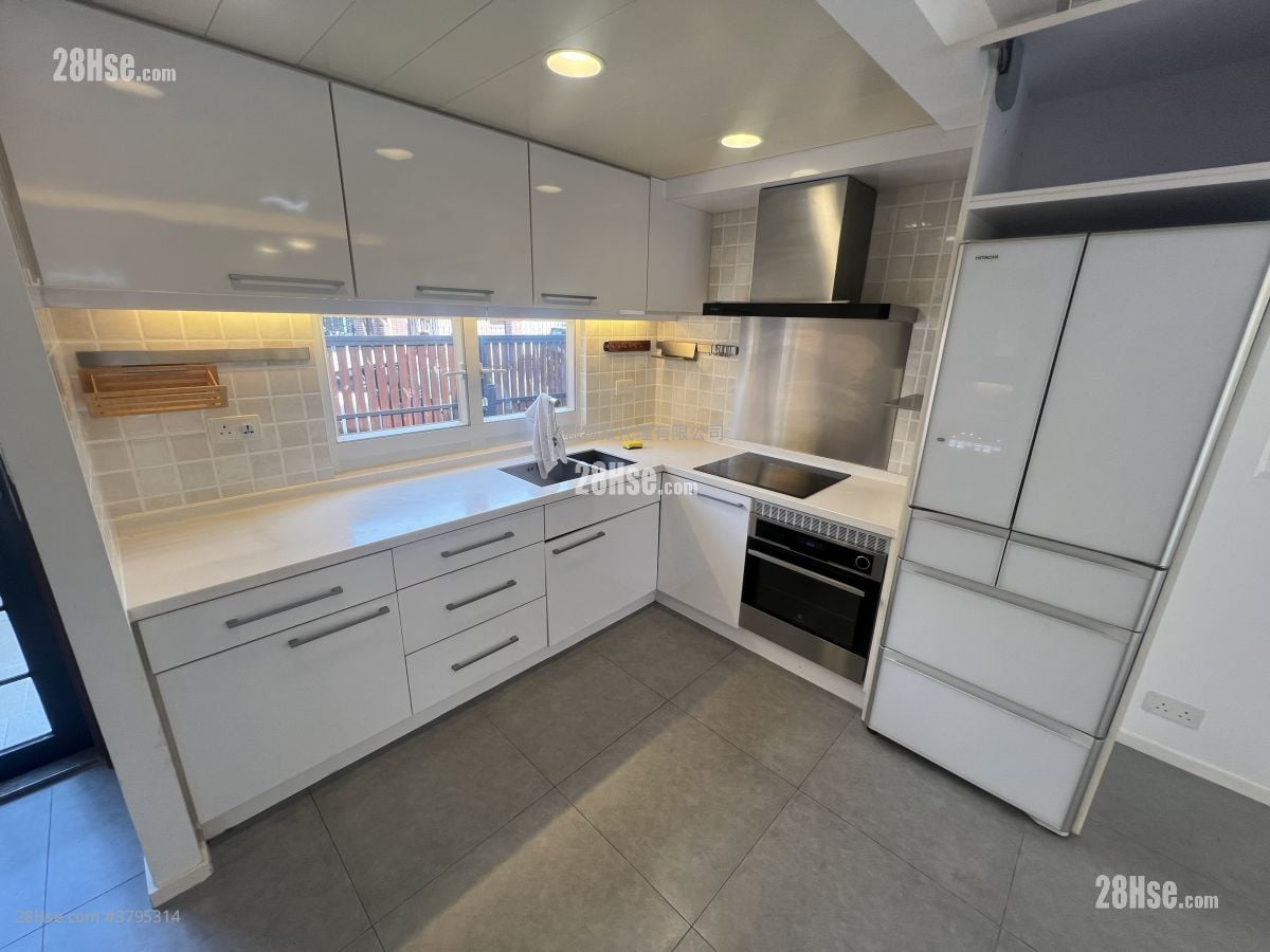 Fairview Park Rental 3 Bedrooms , 2 Bathrooms 848 ft²