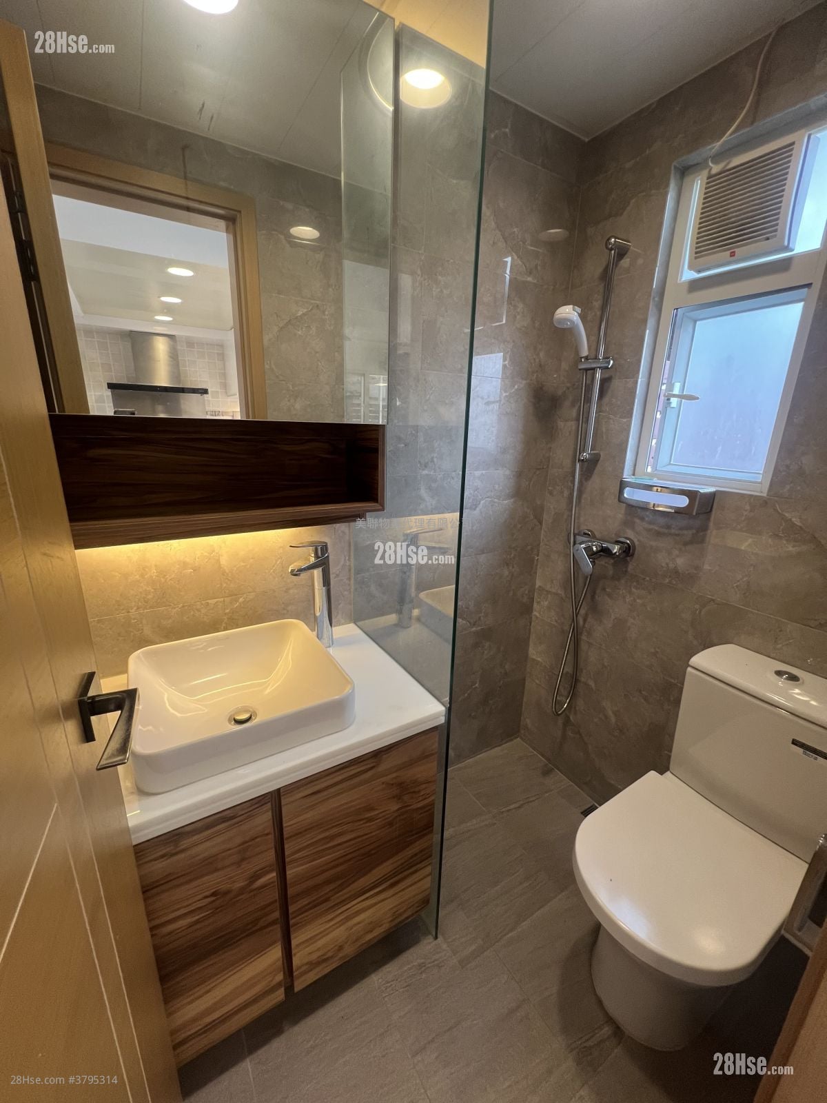 Fairview Park Rental 3 Bedrooms , 2 Bathrooms 848 ft²