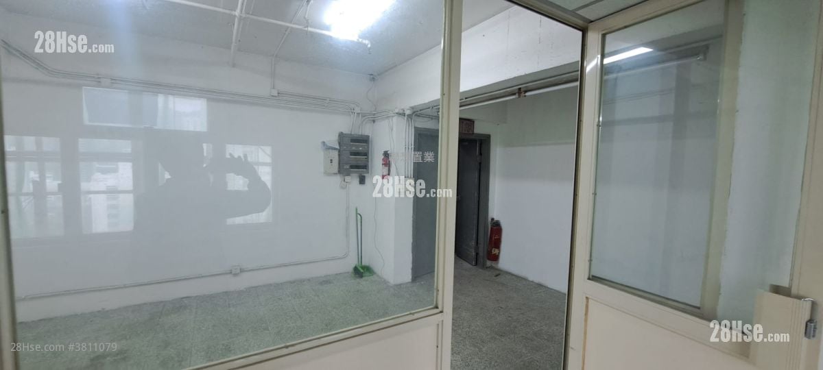 Tak Lee Industrial Centre Sell