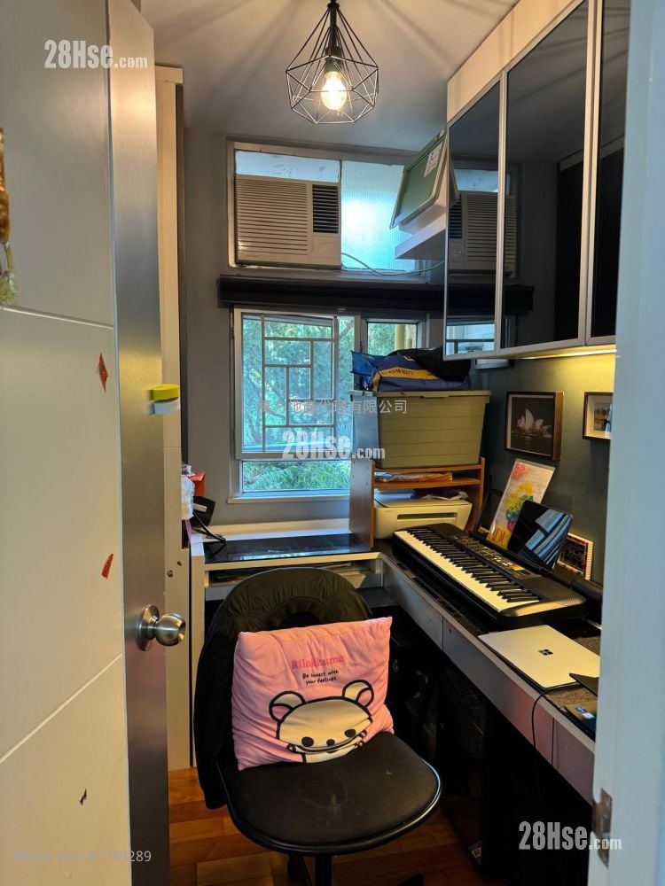 Hong Lam Court Sell 3 Bedrooms , 1 Bathroom 554 ft²