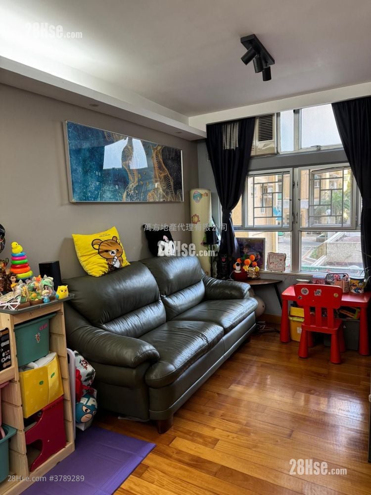 Hong Lam Court Sell 3 Bedrooms , 1 Bathroom 554 ft²