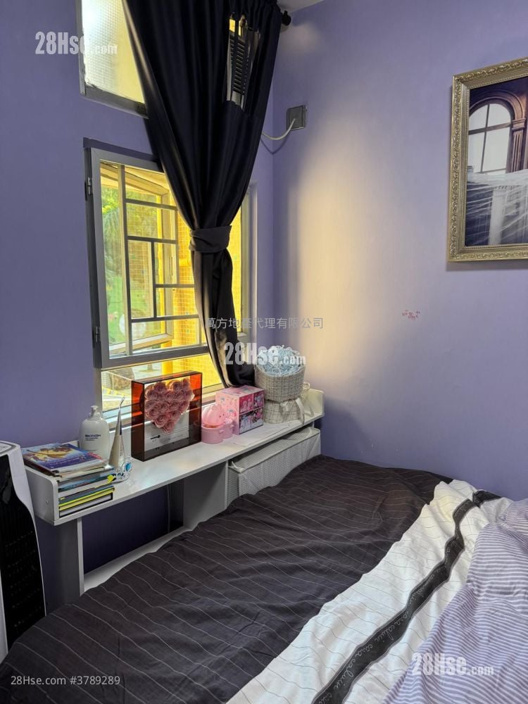 Hong Lam Court Sell 3 Bedrooms , 1 Bathroom 554 ft²