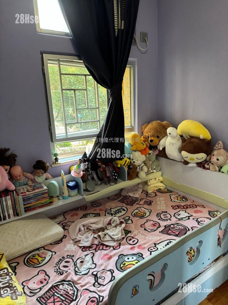 Hong Lam Court Sell 3 Bedrooms , 1 Bathroom 554 ft²