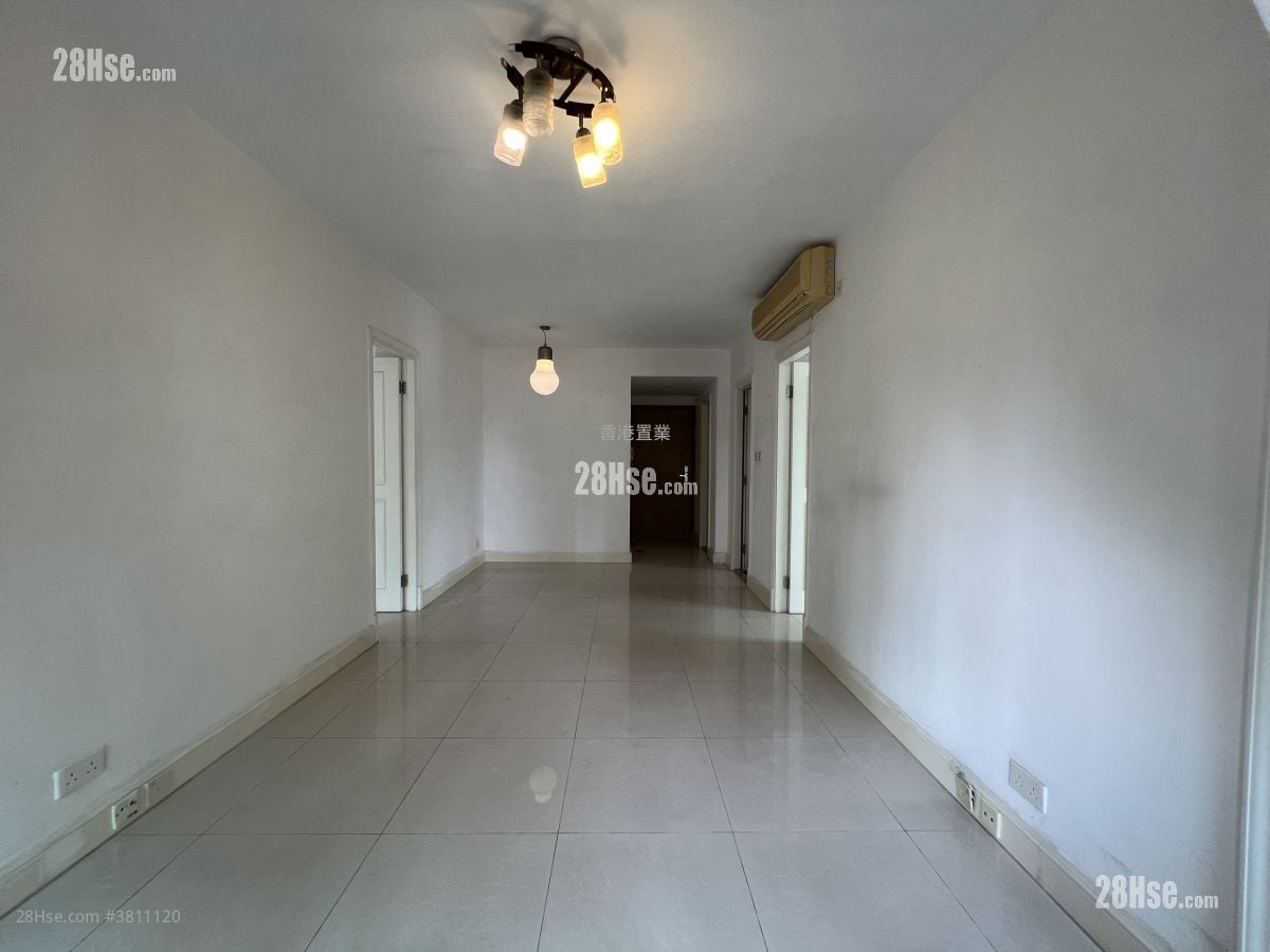 Metro Town Rental 3 Bedrooms , 1 Bathroom 594 ft²