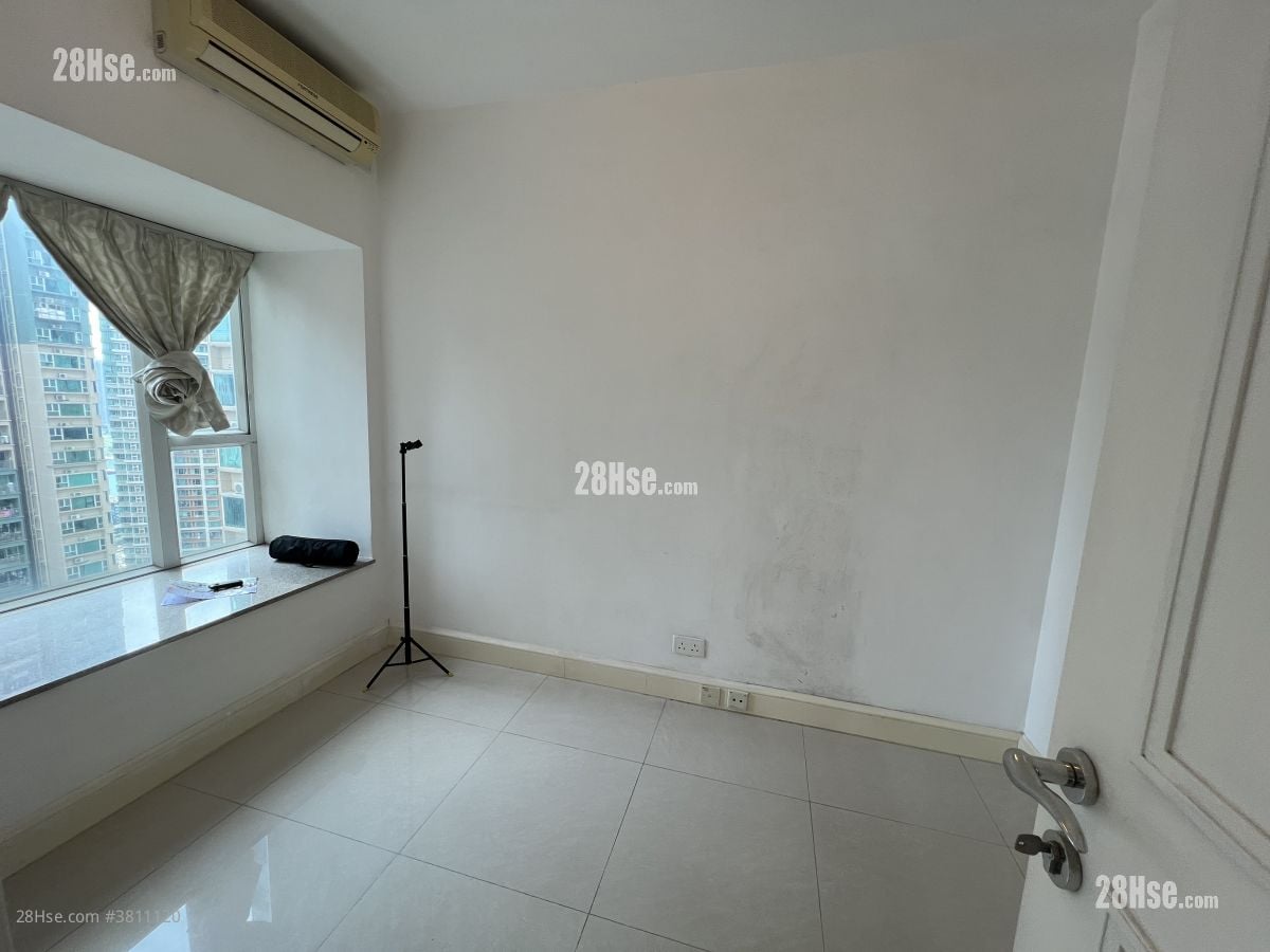 Metro Town Rental 3 Bedrooms , 1 Bathroom 594 ft²