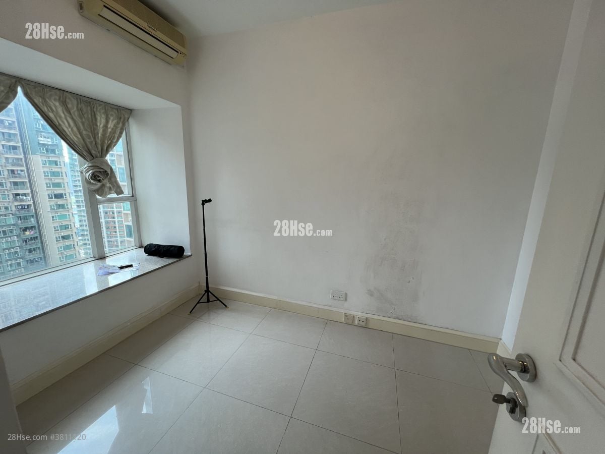 Metro Town Rental 3 Bedrooms , 1 Bathroom 594 ft²