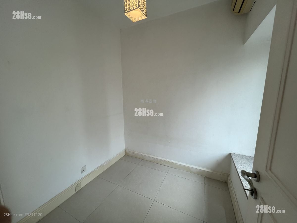 Metro Town Rental 3 Bedrooms , 1 Bathroom 594 ft²