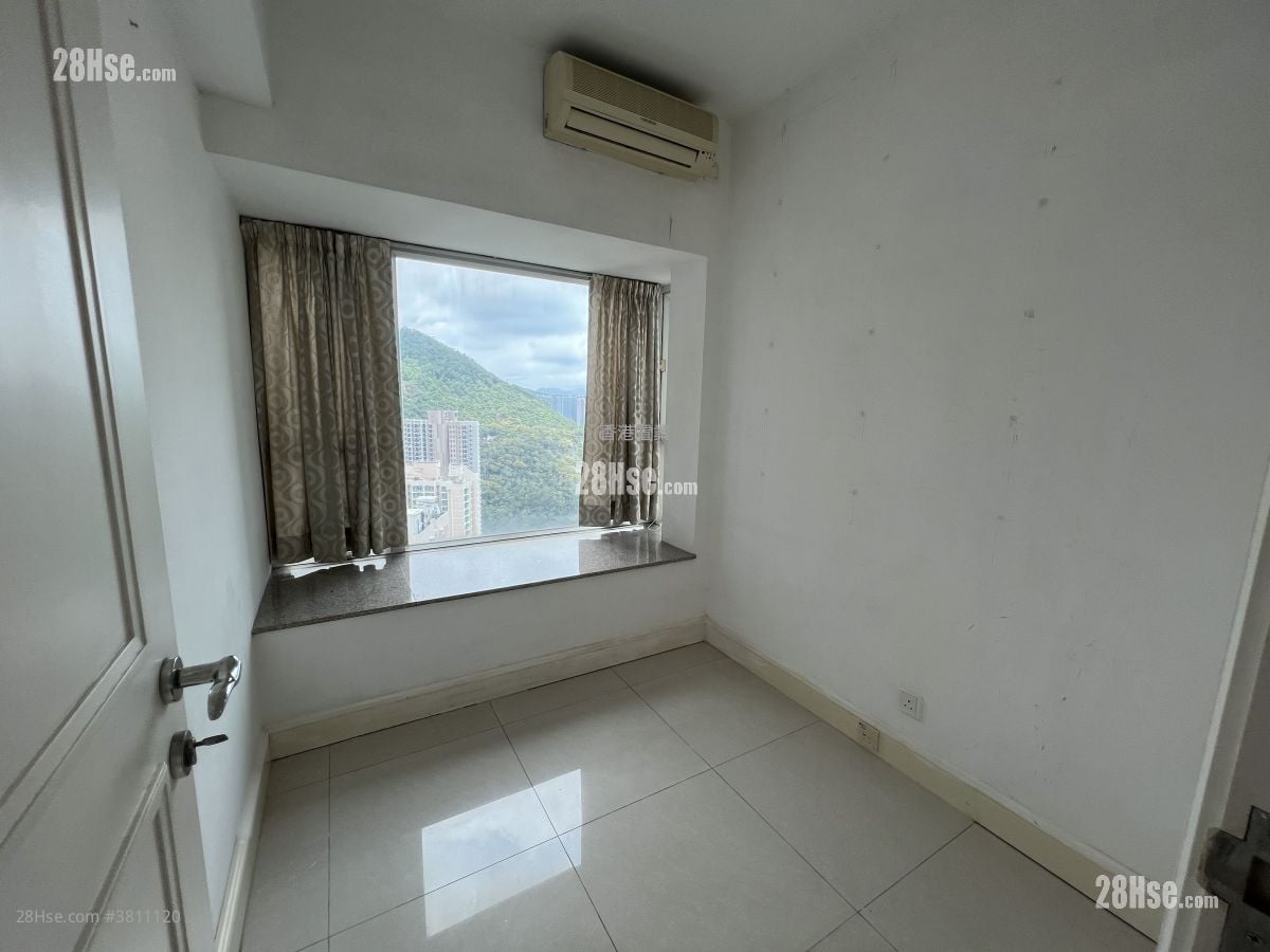 Metro Town Rental 3 Bedrooms , 1 Bathroom 594 ft²