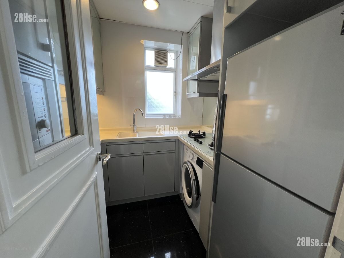 Metro Town Rental 3 Bedrooms , 1 Bathroom 594 ft²